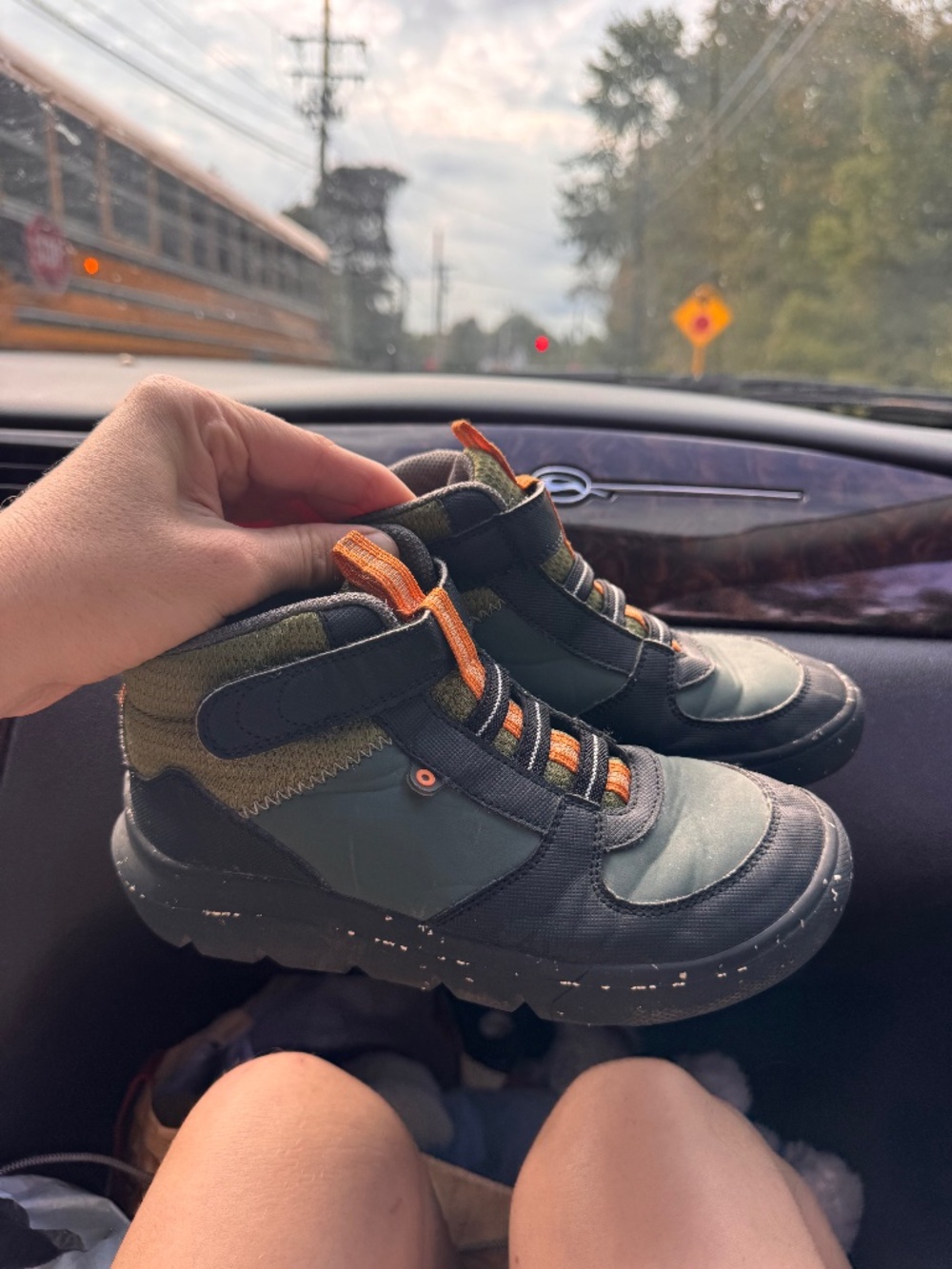 Bogs Skyline Kicker tall youth size 1 is the ideal waterproof sneaker for any ki